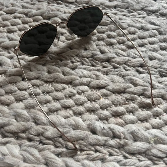 Gucci Black and Gold Women's Sunglasses - Picture 8 of 12